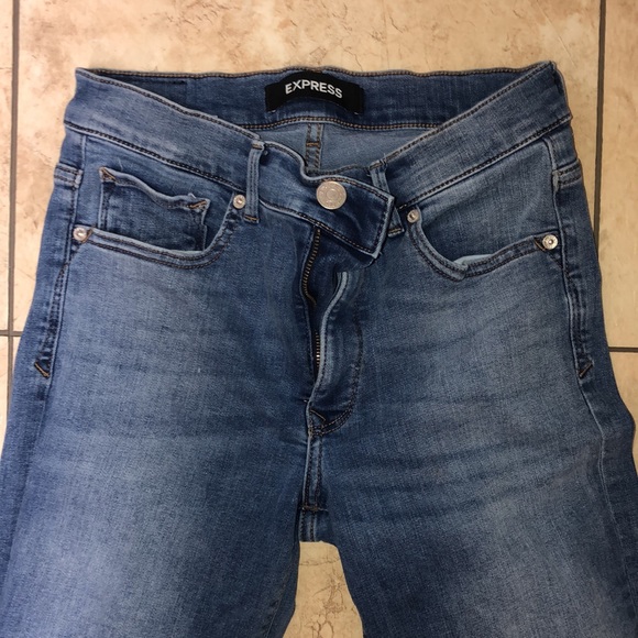 Women’s Express Frayed Blue Denim Pants 🌸 - Picture 5 of 14